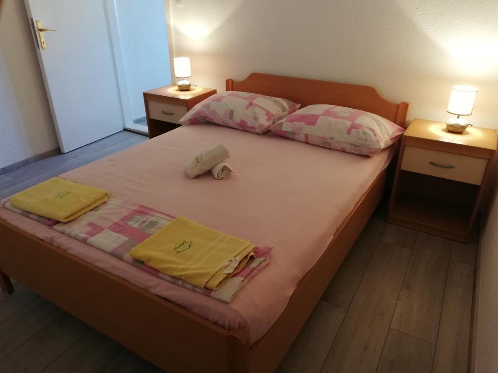 Posteľ alebo postele v izbe v ubytovaní Apartments Amfora