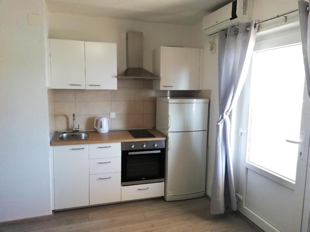 Kuchyňa alebo kuchynka v ubytovaní Apartments Amfora