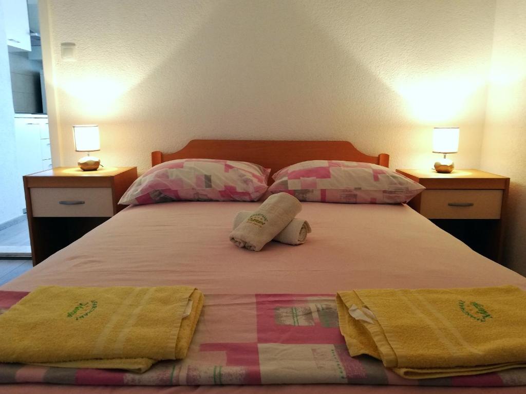 Posteľ alebo postele v izbe v ubytovaní Apartments Amfora