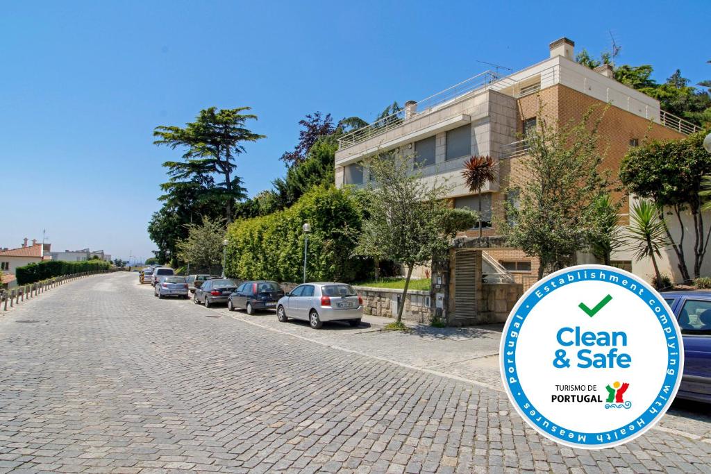 Villa Luzya - House with City Views & Balcony