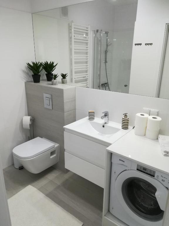 Kúpeľňa v ubytovaní Apartament Oaza Kołobrzeg-Podczele Kompleks Feniks basen siłownia jacuzii
