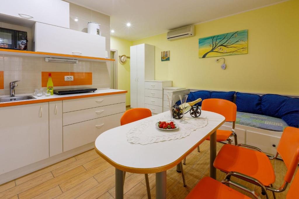 Kuchyň nebo kuchyňský kout v ubytování Apartments Seaside