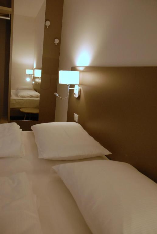 Postel nebo postele na pokoji v ubytování Hotel Sonia