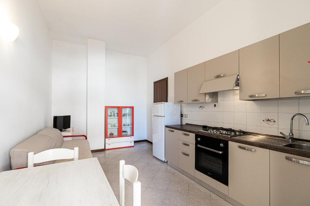 A kitchen or kitchenette at Residenza Casa del Sole