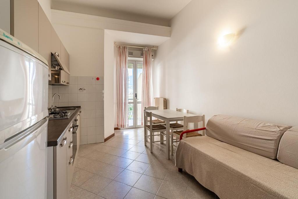 A kitchen or kitchenette at Residenza Casa del Sole