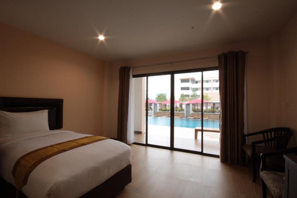 Bazén v ubytování Paragon Suites Resort nebo v jeho okolí