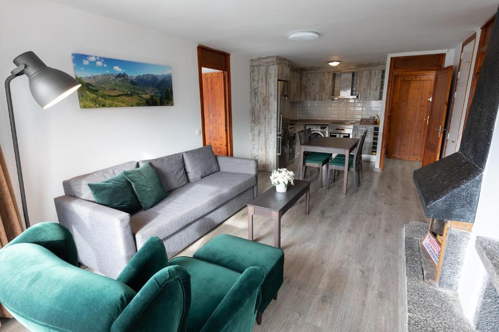 A seating area at Anayet - Plaza del Reloj en FORMIGAL - by PIRINEOS 360