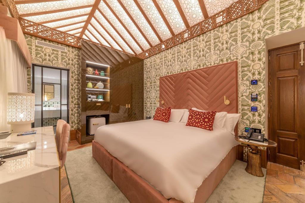 Postel nebo postele na pokoji v ubytování Hotel Claude Marbella