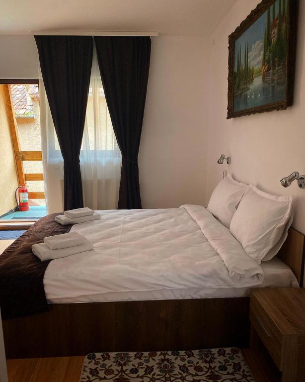 ULLYSSES GUEST HOUSE - Resim 17