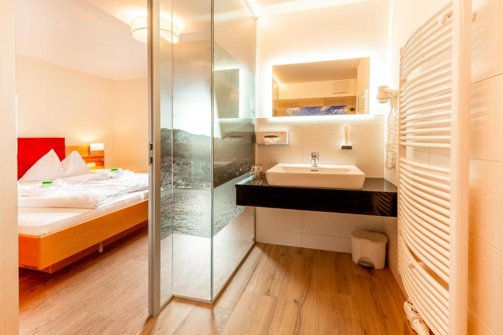 Posteľ alebo postele v izbe v ubytovaní Panorama Hotel Traunstein