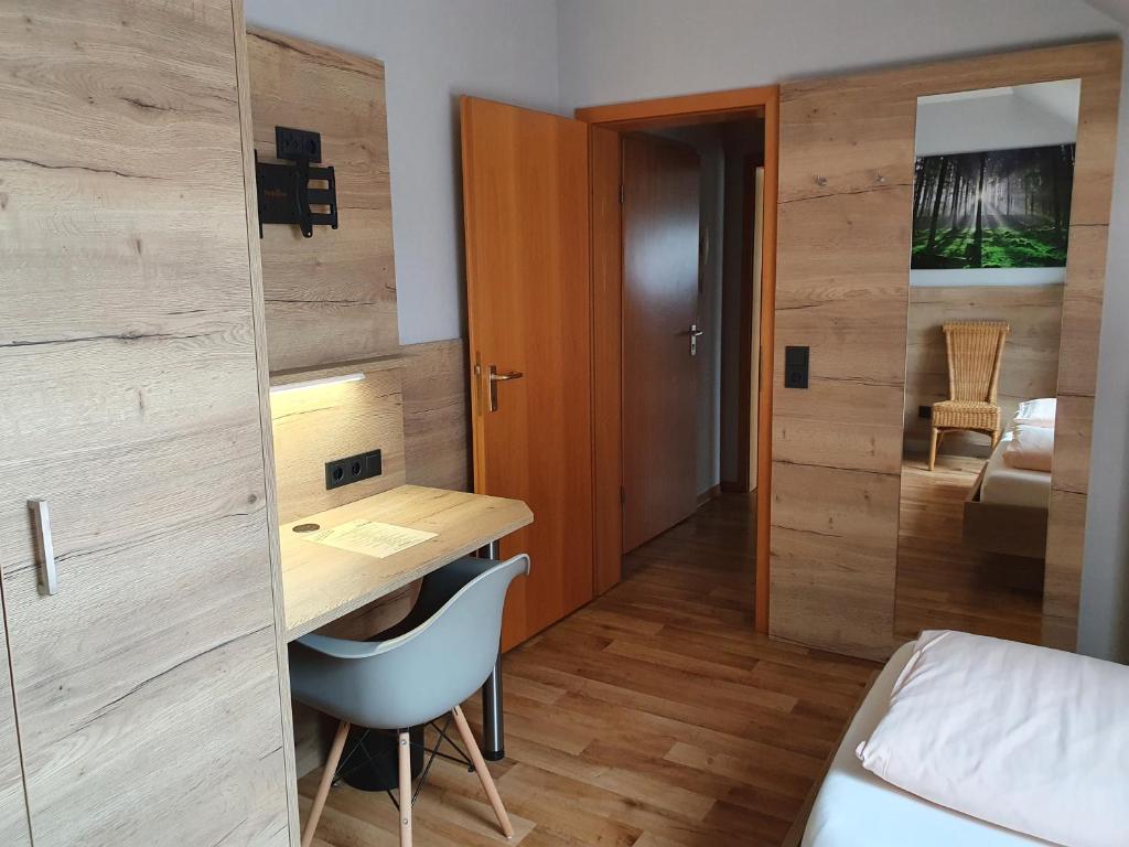 Postel nebo postele na pokoji v ubytování Hotel Bigger Hof - Wirtshaus Platzhirsch am Jahnplatz