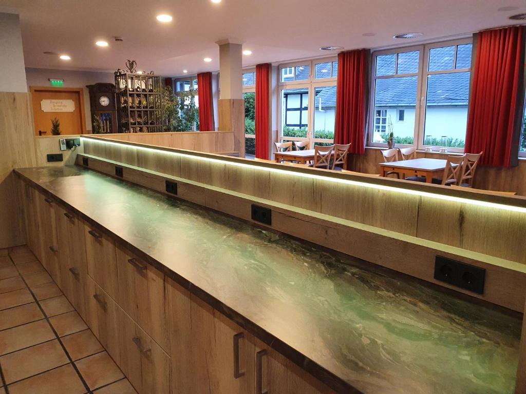 Lounge nebo bar v ubytování Hotel Bigger Hof - Wirtshaus Platzhirsch am Jahnplatz