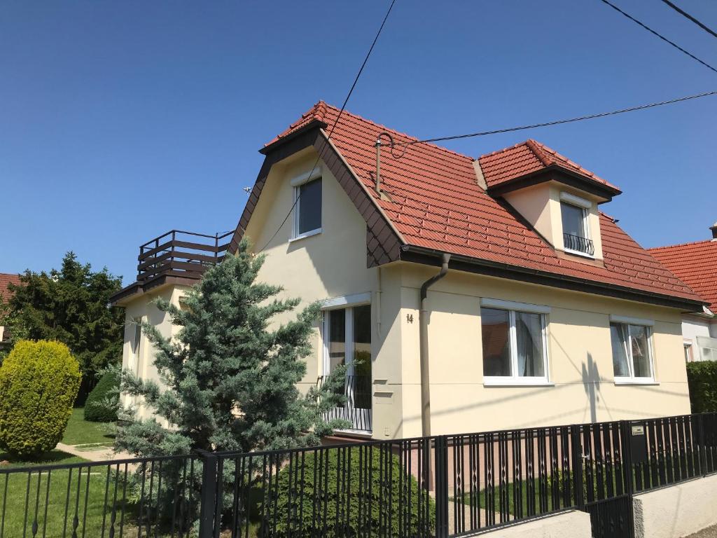 Ferienhaus Hauszeit Zeit Fur Dich Zeit Am See Osterreich Neufeld An Der Leitha Booking Com