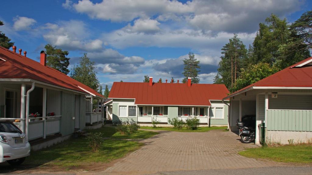 a group of houses with red roofs and a driveway at Kotareitti Apartments in Rovaniemi