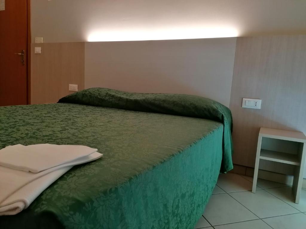 Postel nebo postele na pokoji v ubytování HOTEL ANDREA'S