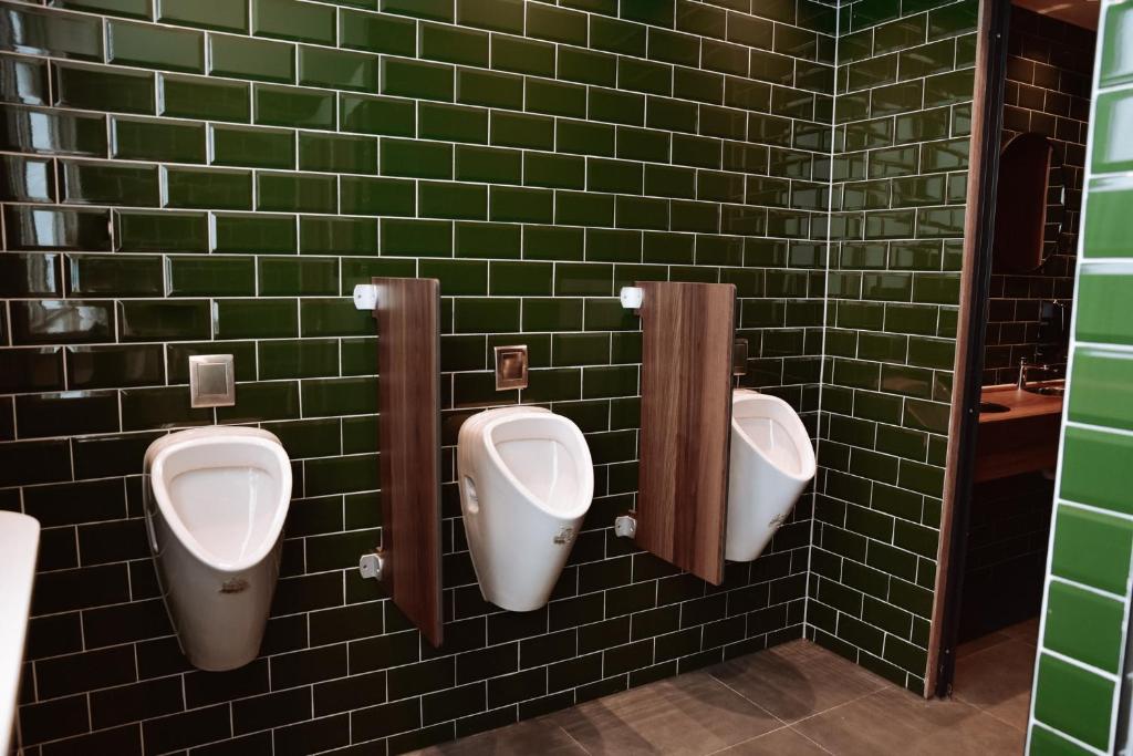 Ein Badezimmer in der Unterkunft Durty Nelly&#39;s Inn
