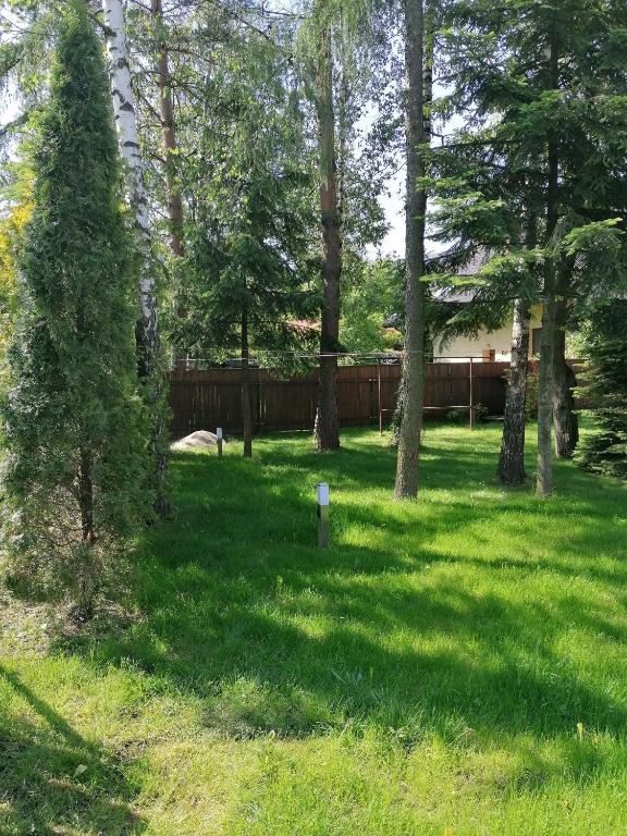 Vonkajšia záhrada v ubytovaní Apartamenty pokoje INA
