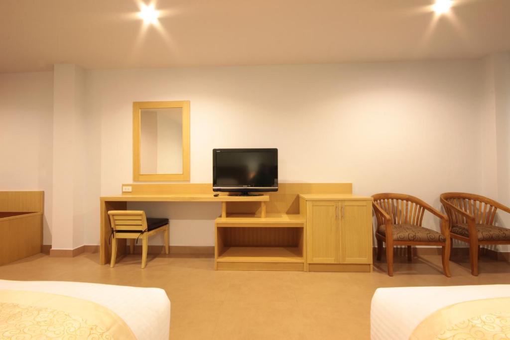 
Deluxe Double or Twin Room with Pool View
