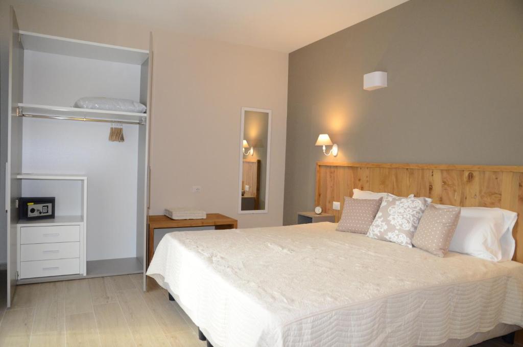 A bed or beds in a room at COSTA DEL GARDA - Lazise