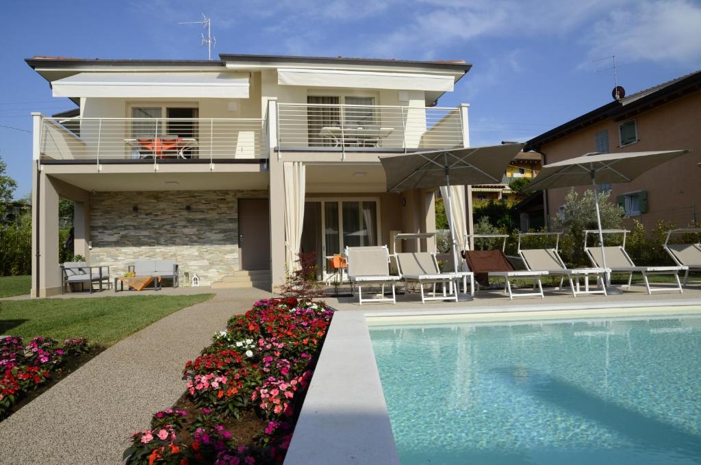The swimming pool at or close to COSTA DEL GARDA - Lazise