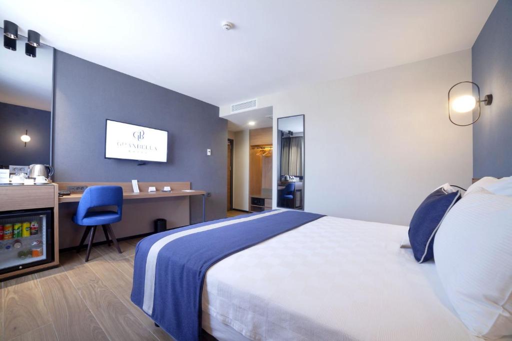 Postel nebo postele na pokoji v ubytování GRANBELLAHOTEL
