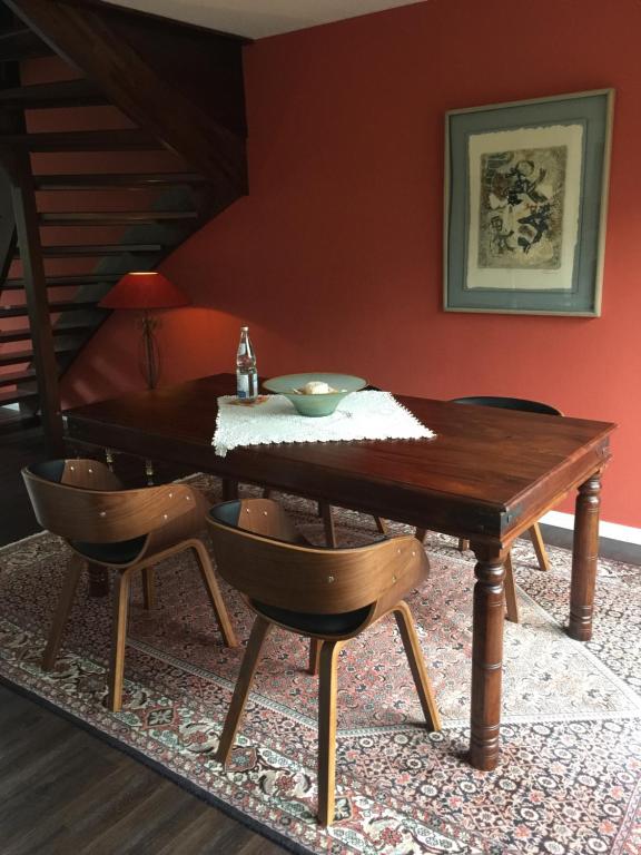 a dining room table with two chairs at Hus Wattkieker 7b in Husum