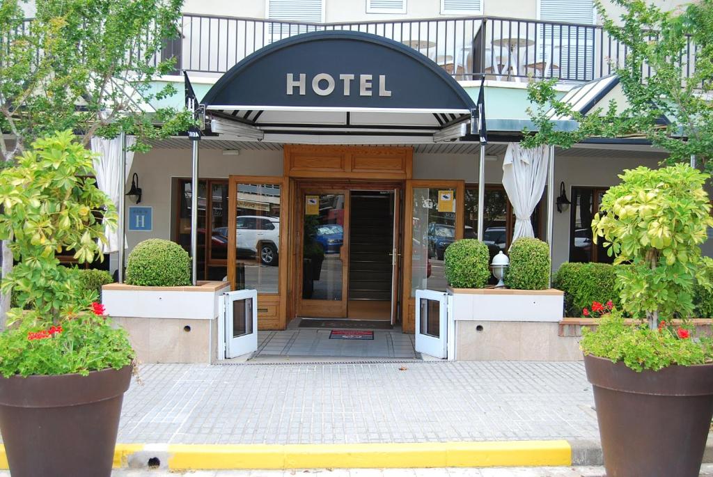 Exteriér alebo vchod do ubytovania Hotel Rovira