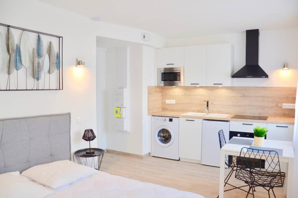 Dolmen Adrien 2 - Housity
