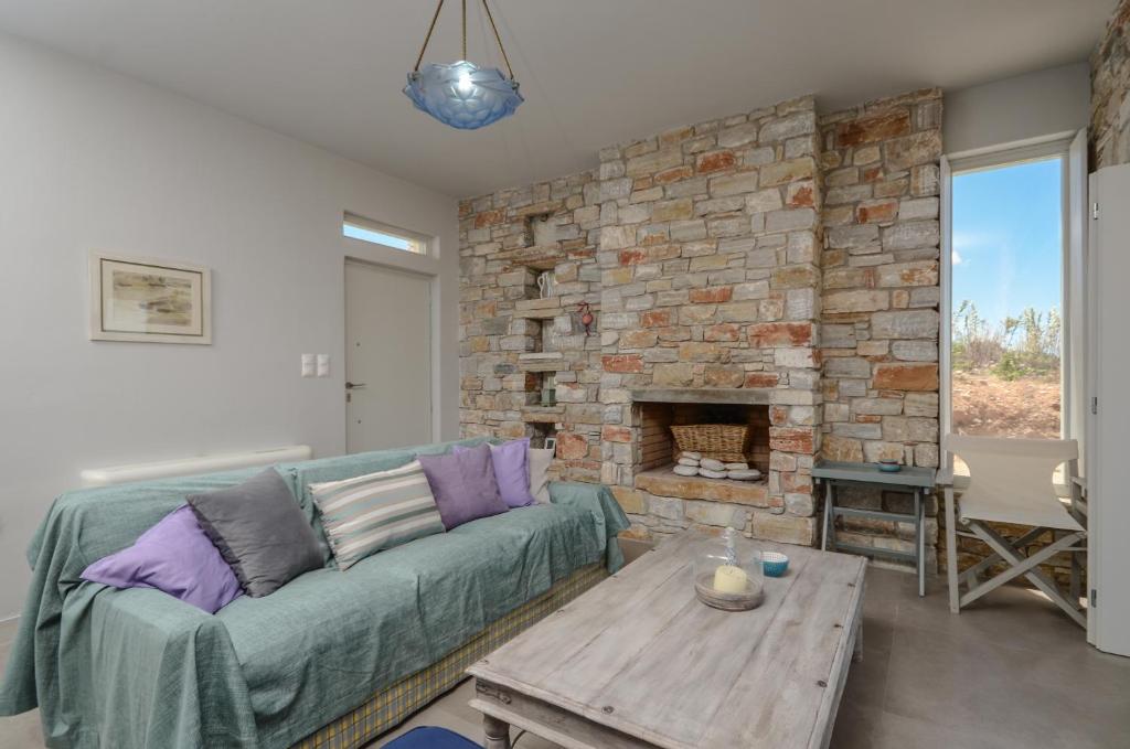 A seating area at Sunshine villa