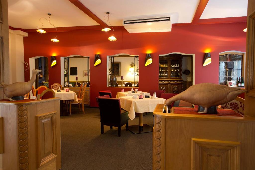 Restaurace v ubytování AKZENT Hotel Berg's Alte Bauernschänke- Wellness und Wein