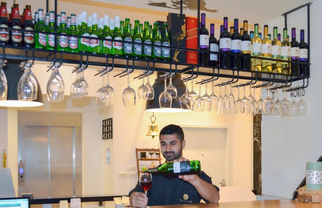 Nápoje v ubytování Paamonim Hotel Jerusalem