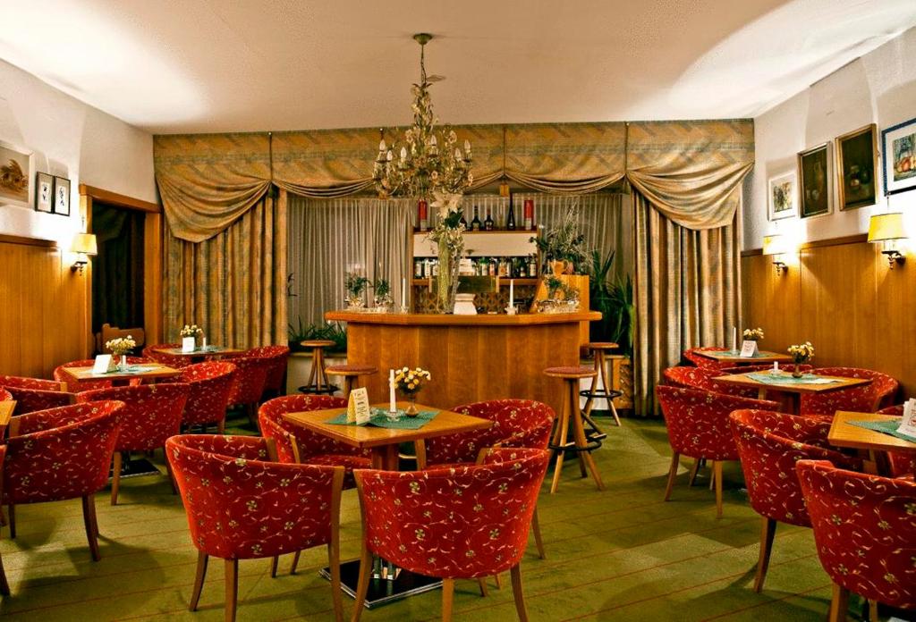 A restaurant or other place to eat at Hotel-Garni Stern - bed & breakfast & more