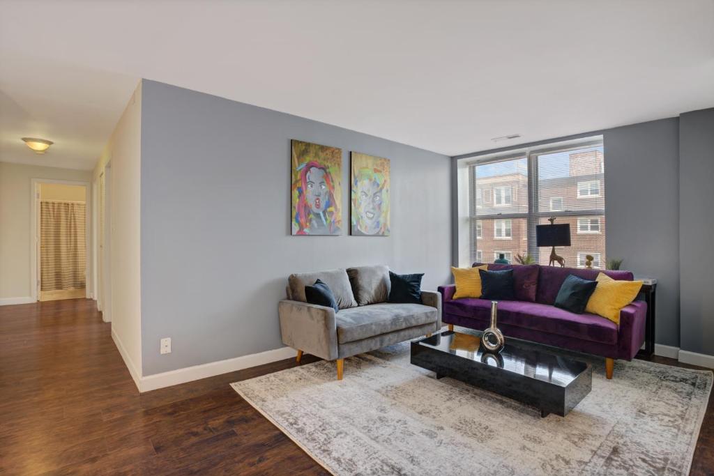 Mod Apartment next to Forest Park/Zoo/WashU/BJC, Maryland Heights