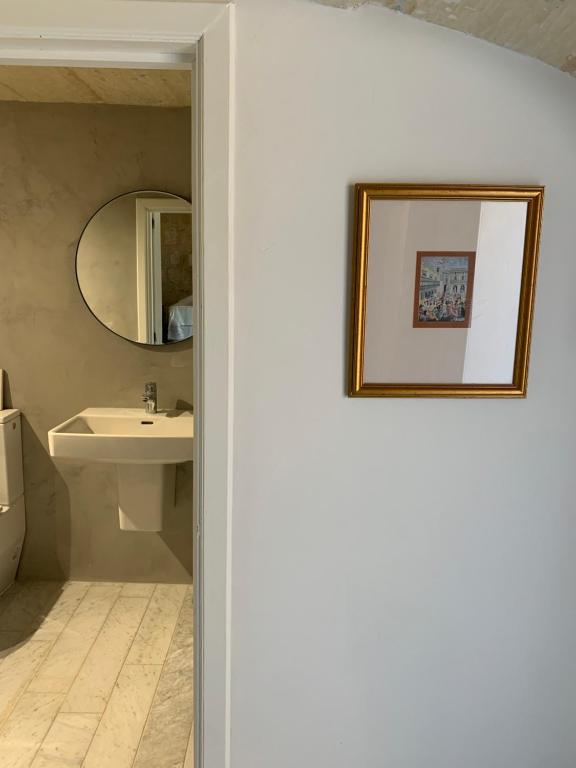 a bathroom with a sink and a mirror at Razzett Ghasri in Għasri