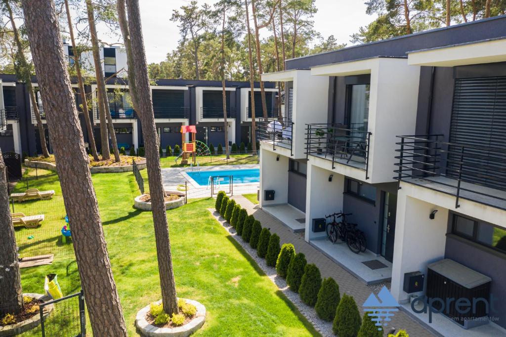 Vista de la piscina de Apartament MALIBU - Aprent o d'una piscina que hi ha a prop