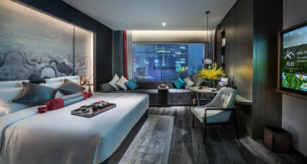Postel nebo postele na pokoji v ubytování Guangzhou Elegant Hotel