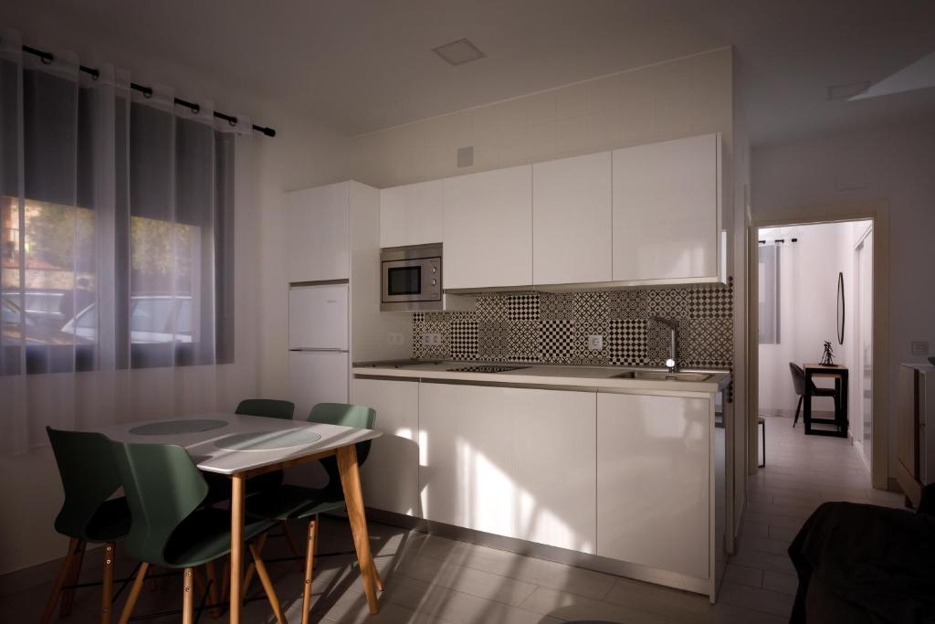 Kuchyň nebo kuchyňský kout v ubytování Apartamentos Turísticos Huerto El Horno