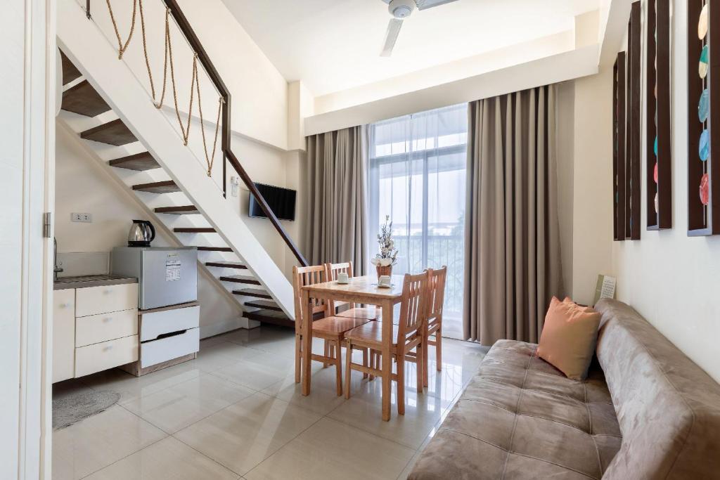 Posezení v ubytování Selah Garden Hotel Manila