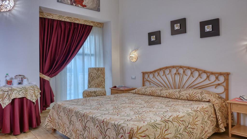 Postel nebo postele na pokoji v ubytování Smart Suite & Apartments