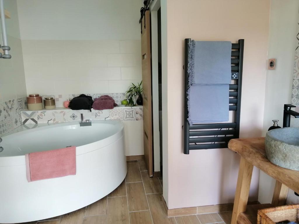 Le Clos du 51 - Chambres d'hôtes - Chambre Double Avec Salle De Bain Spa