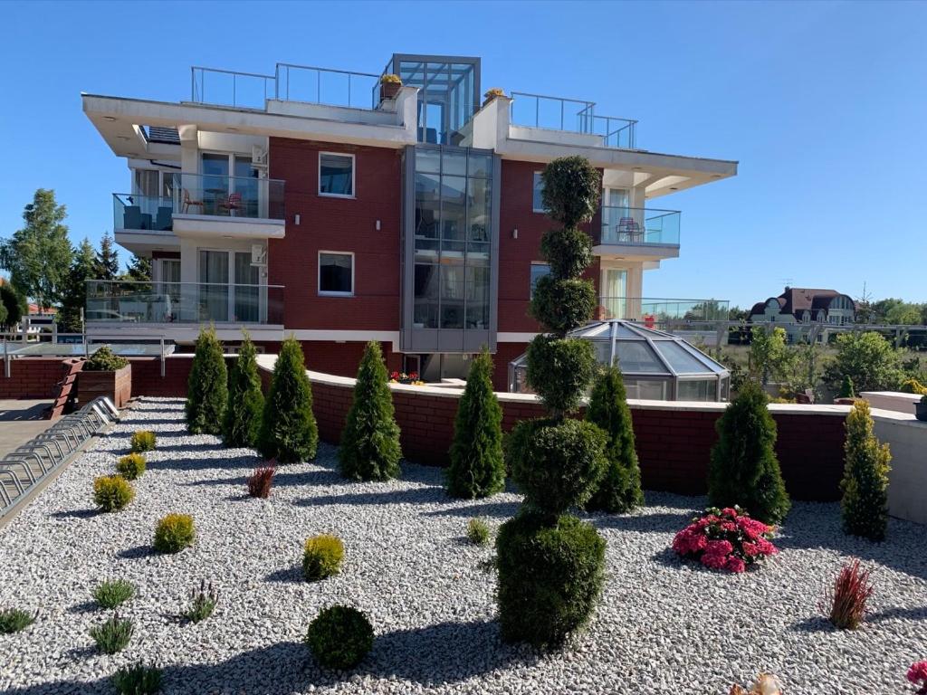 a house with a garden in front of it at Apartament W Baltic Cliff in Niechorze
