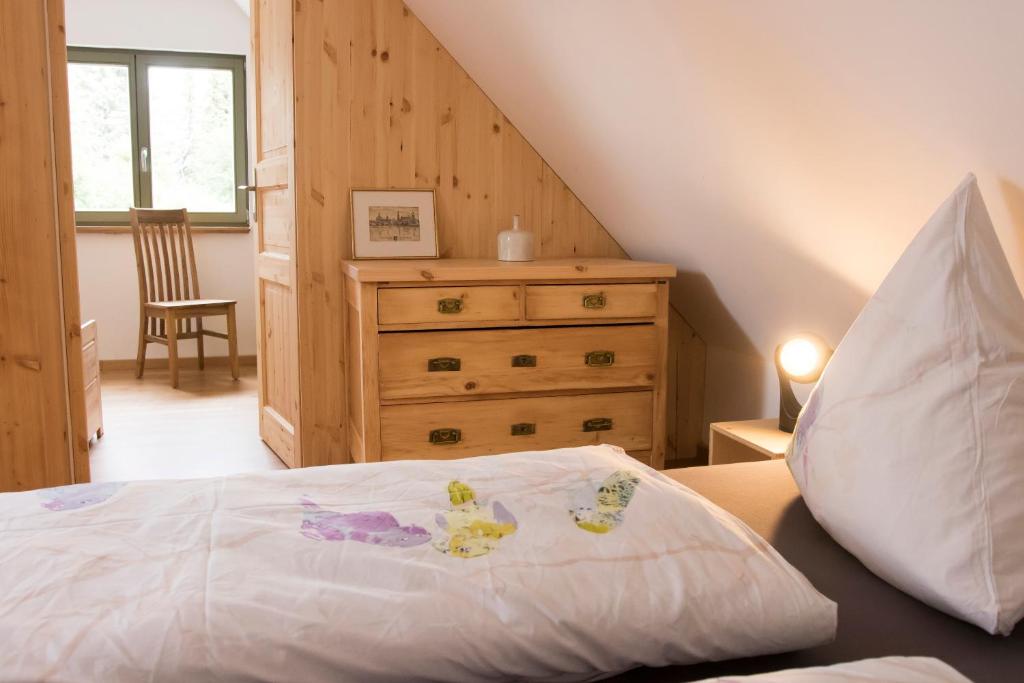 Postel nebo postele na pokoji v ubytování dresden-ferien haus