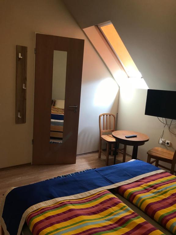 Łóżko lub łóżka w pokoju w obiekcie Prosper Lovasklub Panzió