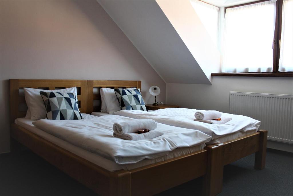 Postel nebo postele na pokoji v ubytování Hotel Farma Vysoká