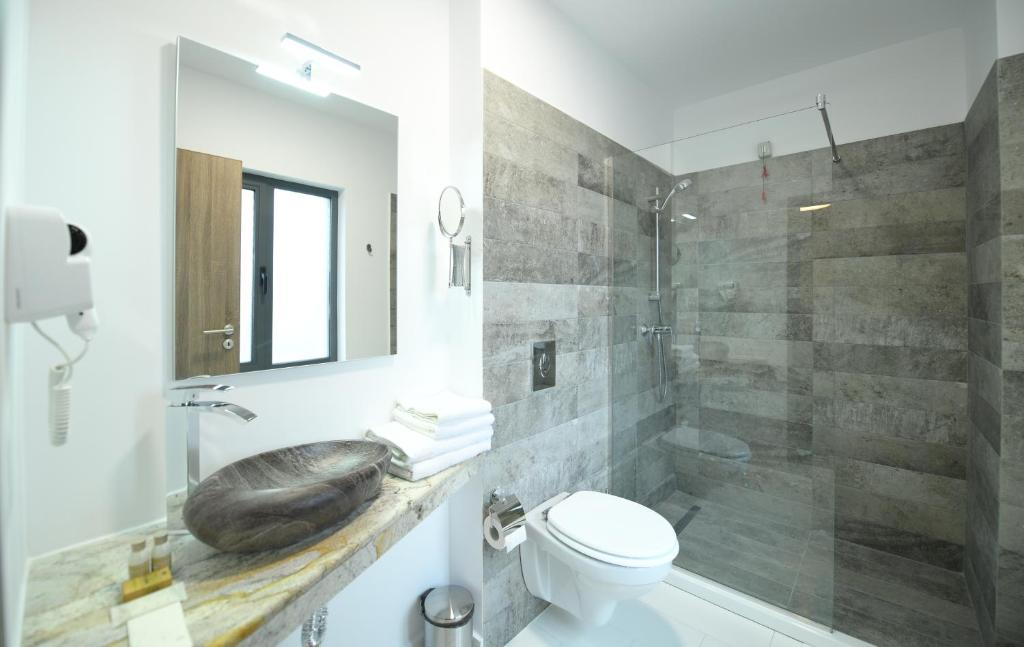 Koupelna v ubytování HoHa Boutique Hotel