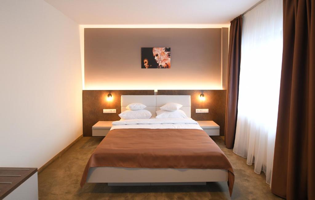 Postel nebo postele na pokoji v ubytování HoHa Boutique Hotel