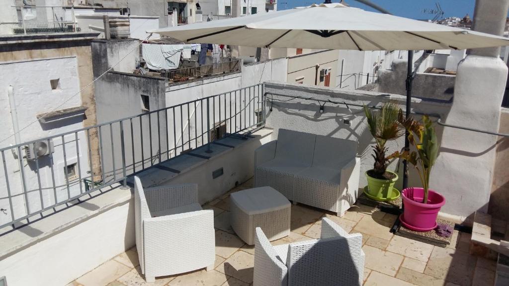 A balcony or terrace at Ostuni Guest House