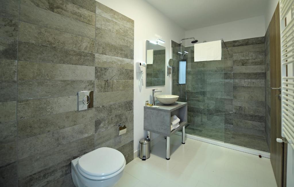 Koupelna v ubytování HoHa Boutique Hotel