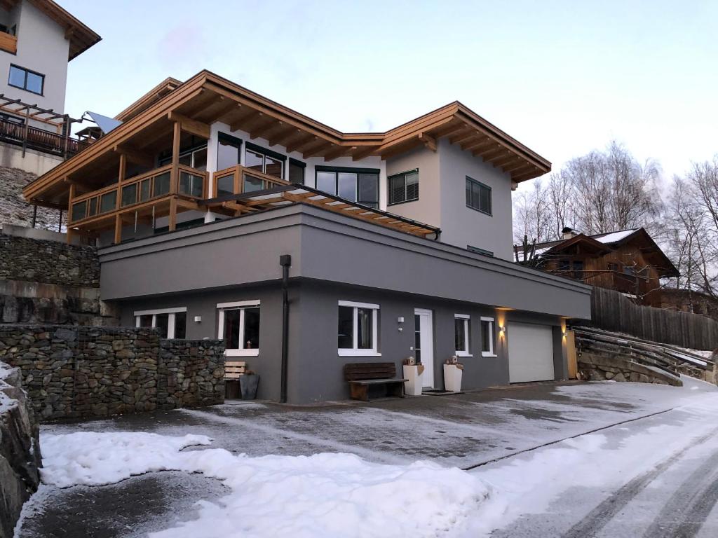 a house with a balcony on top of it at Apartment Venediger in Neukirchen am Großvenediger