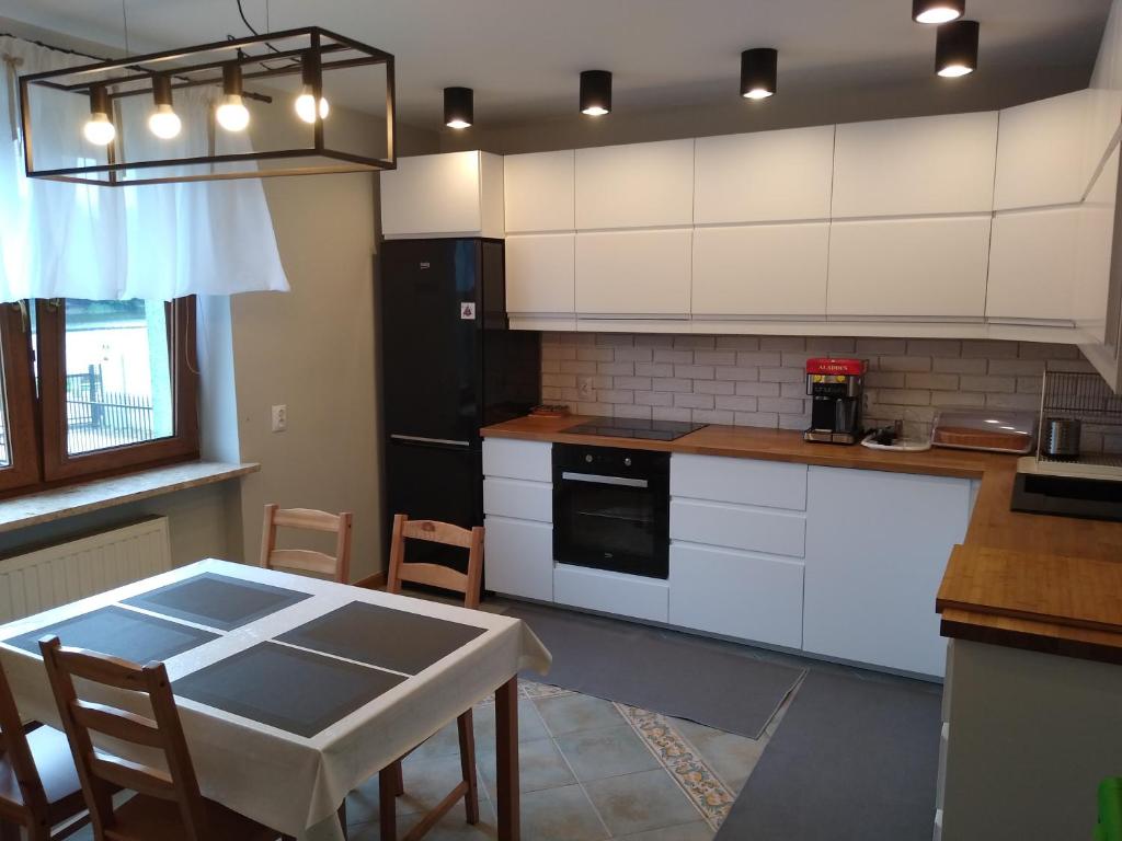 Kuchyňa alebo kuchynka v ubytovaní Apartament Marzeń Plaża Zalew i Las